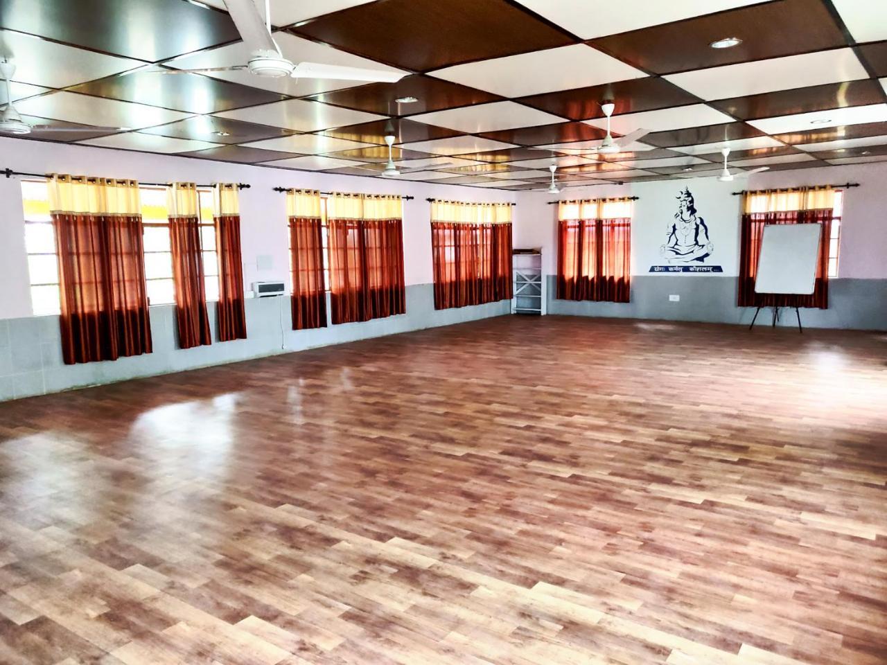 Pops Resort Palampur Luaran gambar