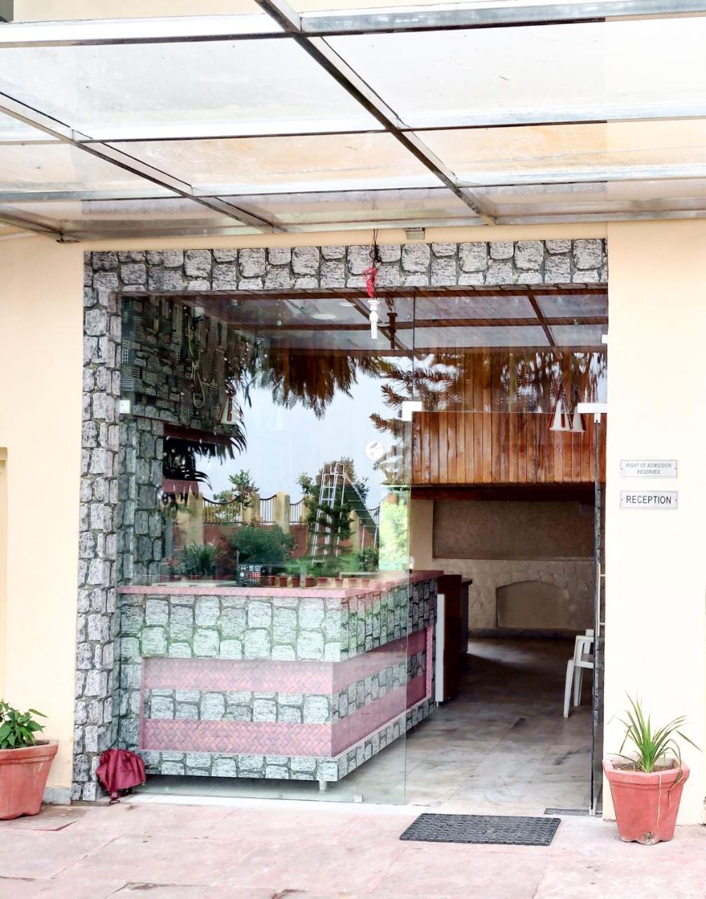 Pops Resort Palampur Luaran gambar