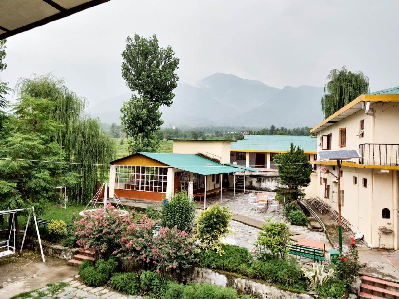 Pops Resort Palampur Luaran gambar