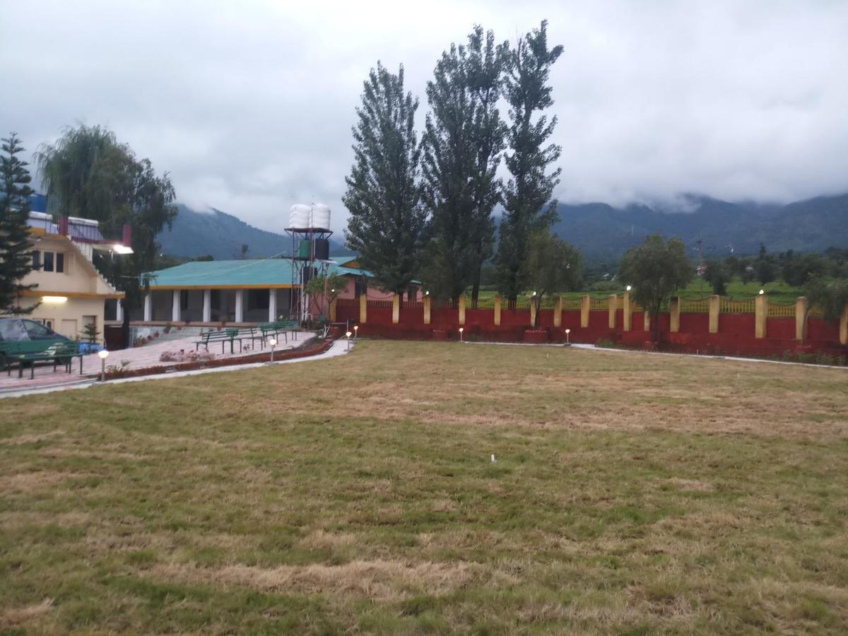 Pops Resort Palampur Luaran gambar